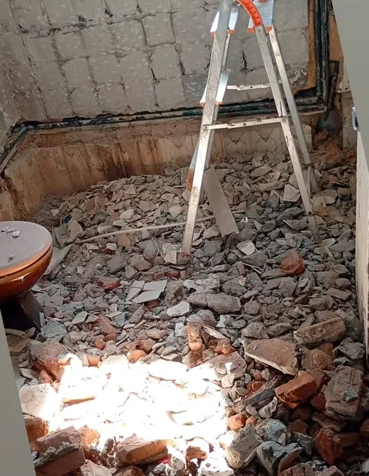 Demolição em andamento num apartamento